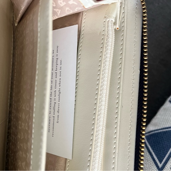 Kate spade New York Daycation neda Wallet. - Picture 3 of 7